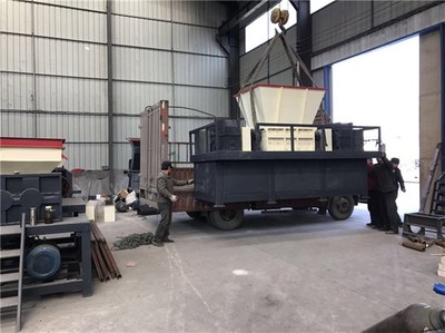 西藏四軸撕碎機、豫達機械、哪里有賣鐵皮桶四軸撕碎機